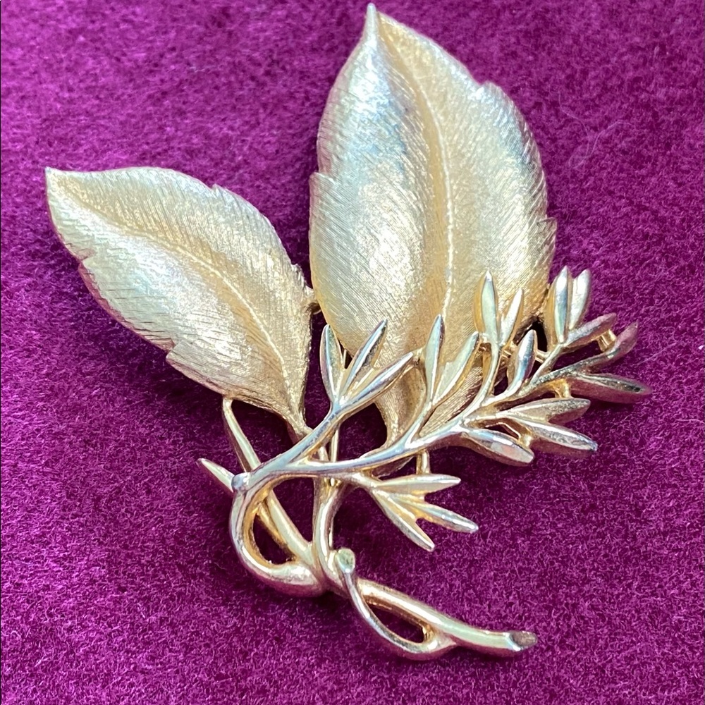 This is a signed Sarah Coventry brooch.  Very pretty.